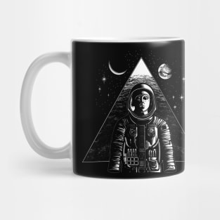 Ancient Egyptian Pyramid Spaceman Astronaut Illustration Tee: Cosmic Explorer Mug